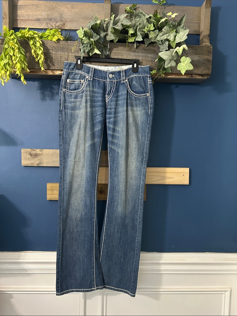 Elie Tahari Women's Faded Vintage Embroidered Jeans 6 EUC
